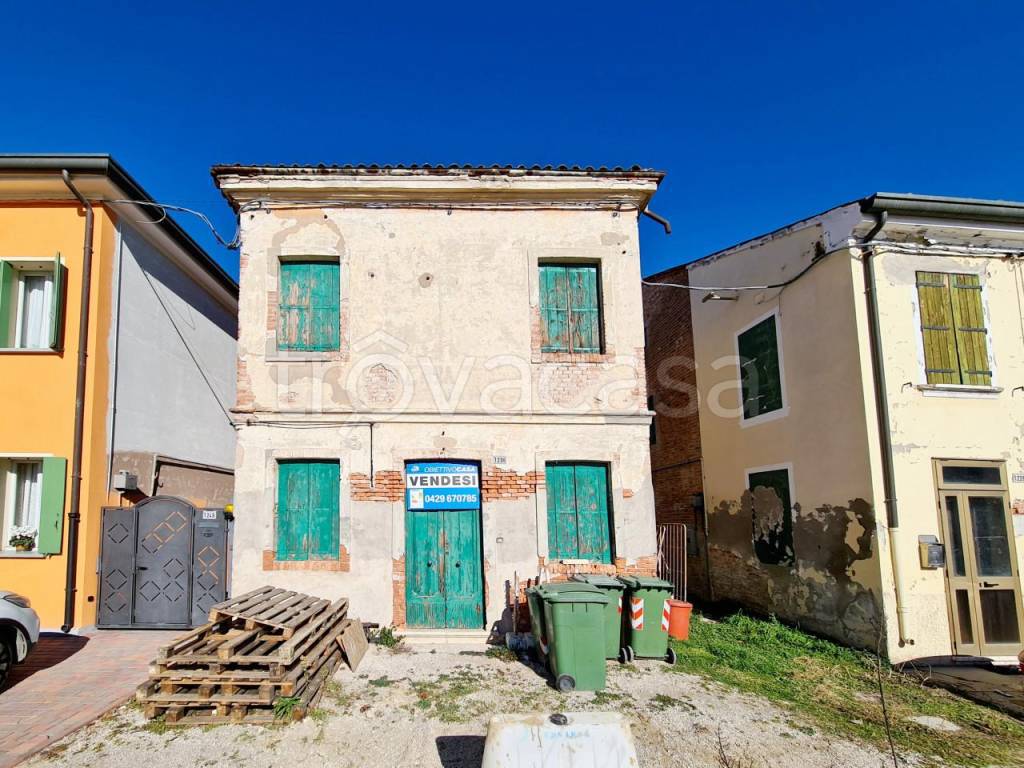 Casa Indipendente in vendita a Borgo Veneto via umberto 1°