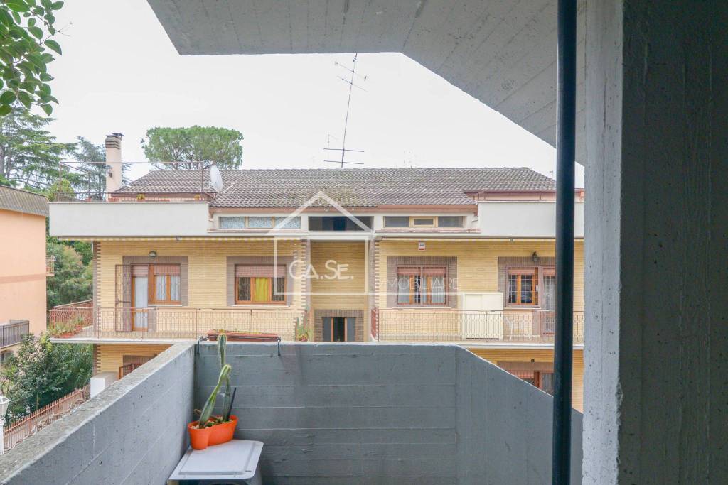 Appartamento in vendita a Roma via Ischia di Castro