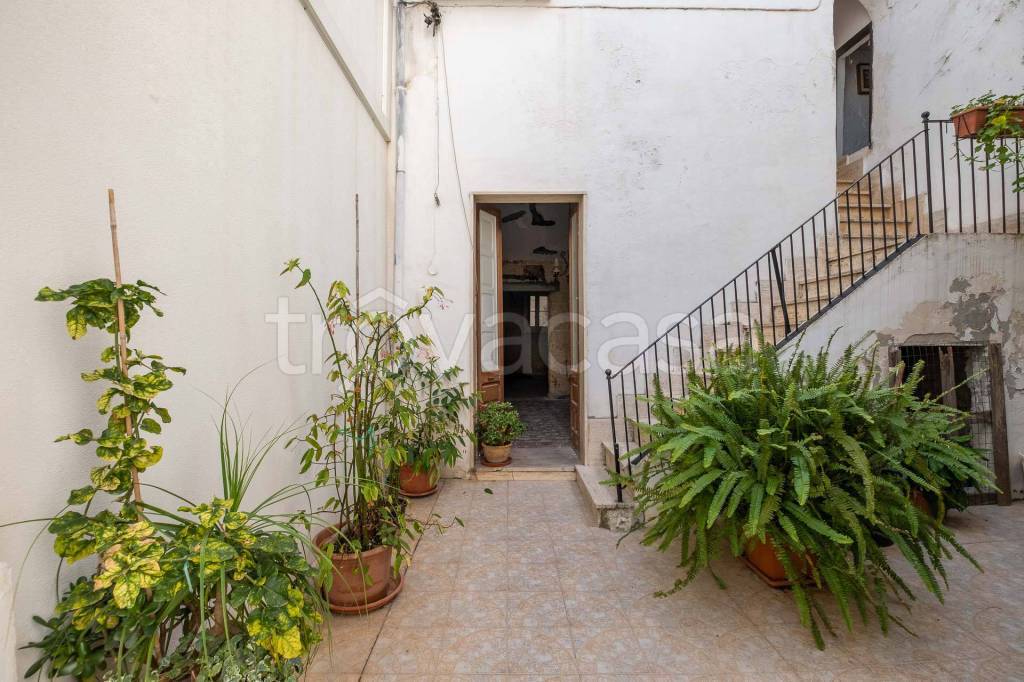 Appartamento in vendita a Leverano via Vincenzo Perrone, 35