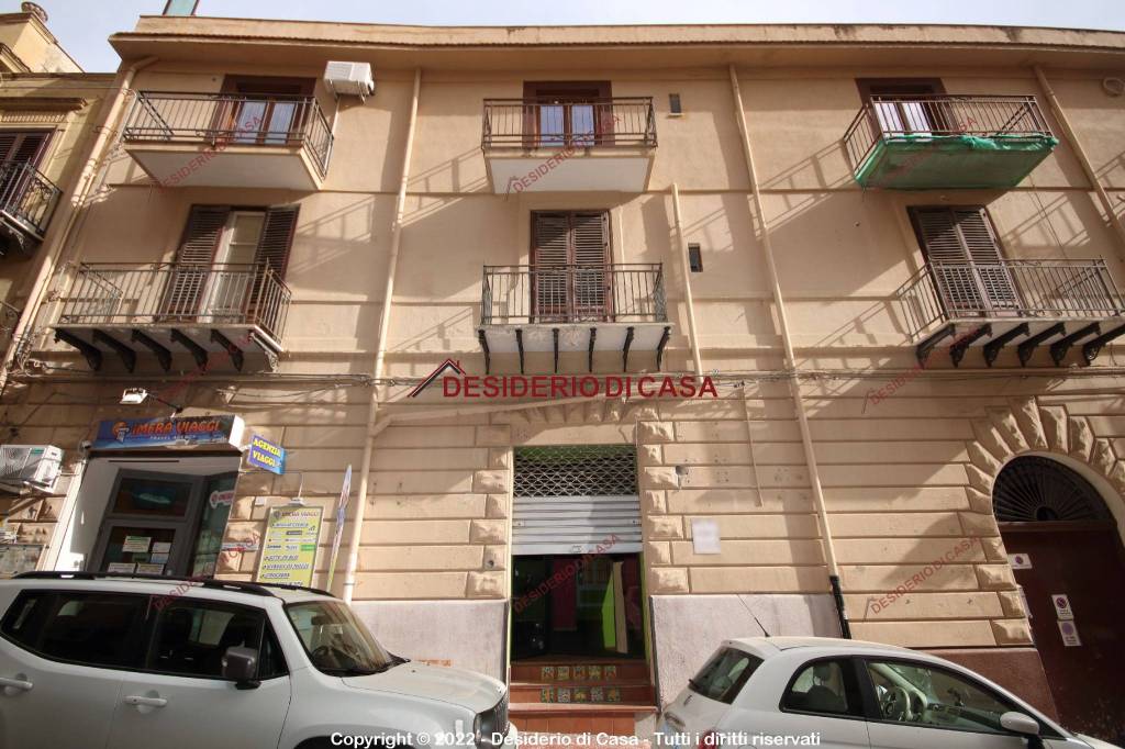 Negozio in vendita a Termini Imerese via Vittorio Emanuele, 105