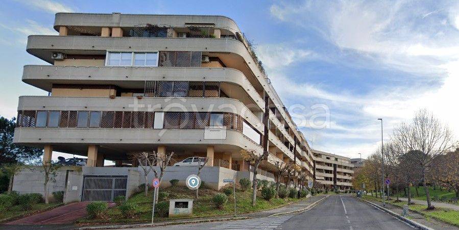 Appartamento in in vendita da privato a Roma via Paolo Stoppa, 98