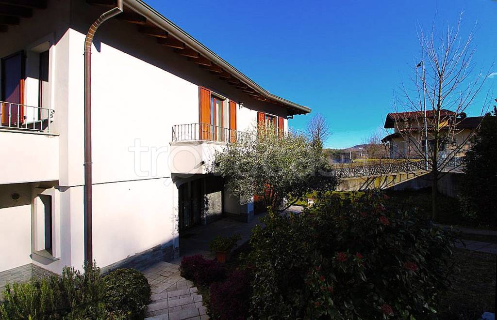 Villa in vendita a Bulciago via Papa Giovanni XXIII