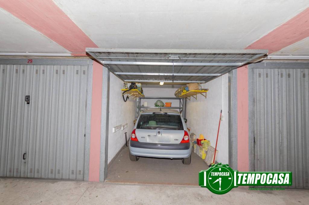 Garage in vendita a Cesano Boscone via Filippo Turati