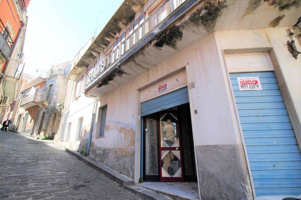 Negozio in vendita a Melilli via Messina