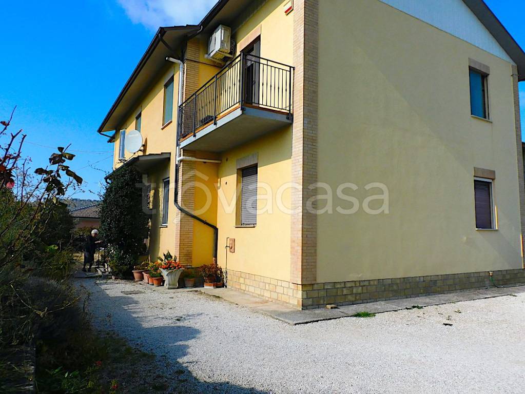 Appartamento in vendita a Sant'Angelo in Pontano contrada Pianello