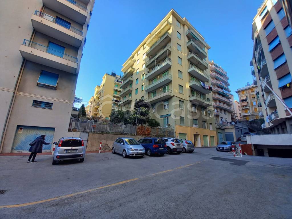 Appartamento in vendita a Genova via Michele Erede, 71