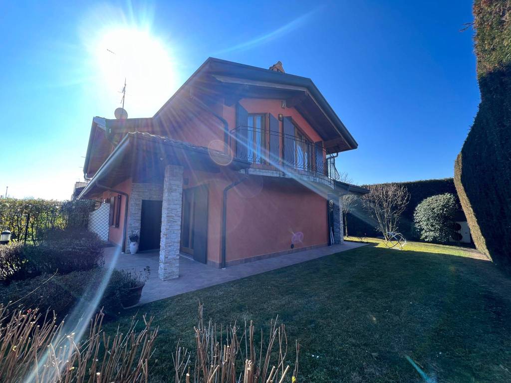Villa a Schiera in vendita a Misinto via Rovellasca