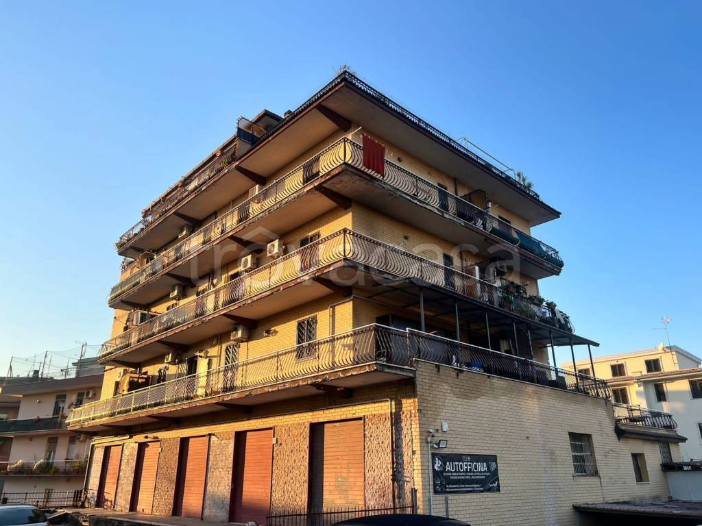 Appartamento in vendita a Roma via Castelpetroso, 28