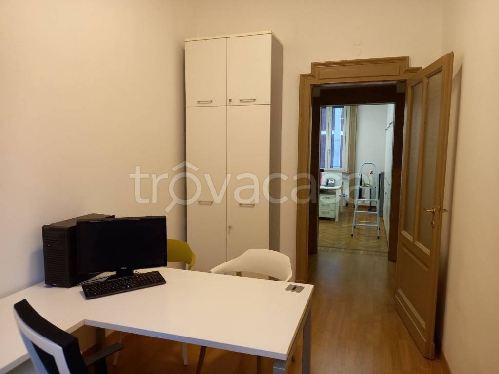Ufficio in in affitto da privato a Milano viale Campania, 33
