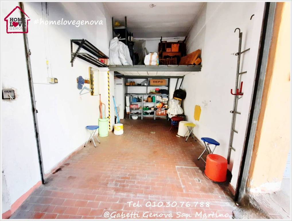 Garage in vendita a Genova via Silvio Lagustena