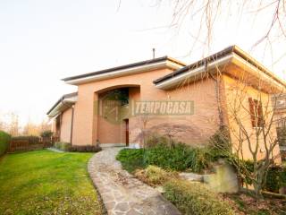 Villa in vendita a bernareggio via pietro maroncelli