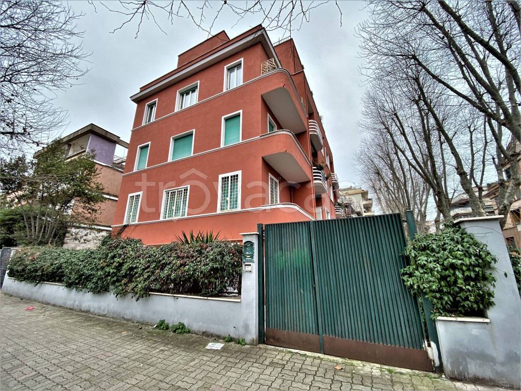 Appartamento in vendita a Roma corso Regina Maria Pia