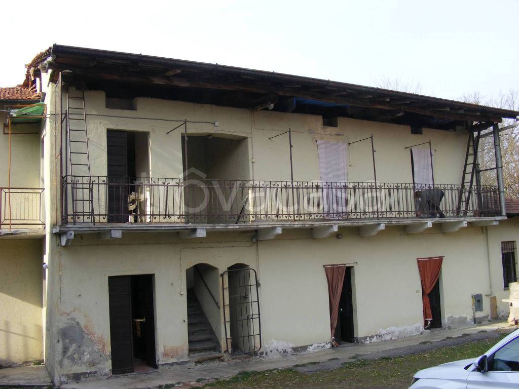 Casale in vendita a Castelletto sopra Ticino via Dorbiè Superiore