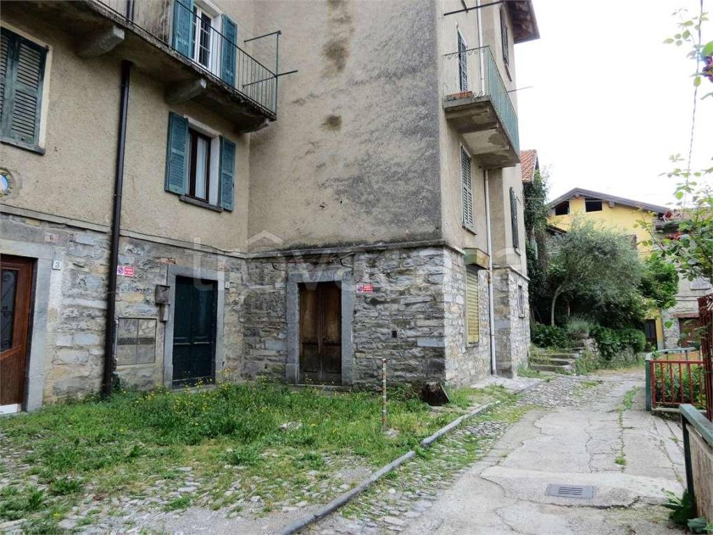 Casa Indipendente in vendita a Faggeto Lario via Pognana, 2