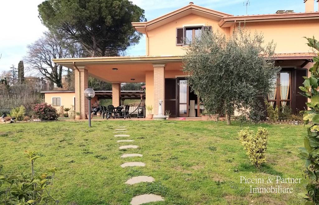 Villa Bifamiliare in vendita a Perugia via Antonio Chiorri
