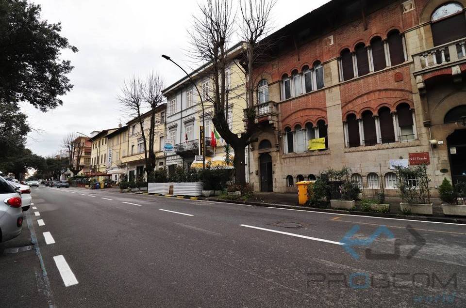 Intero Stabile in vendita a Viareggio via Michelangelo Buonarroti, 79