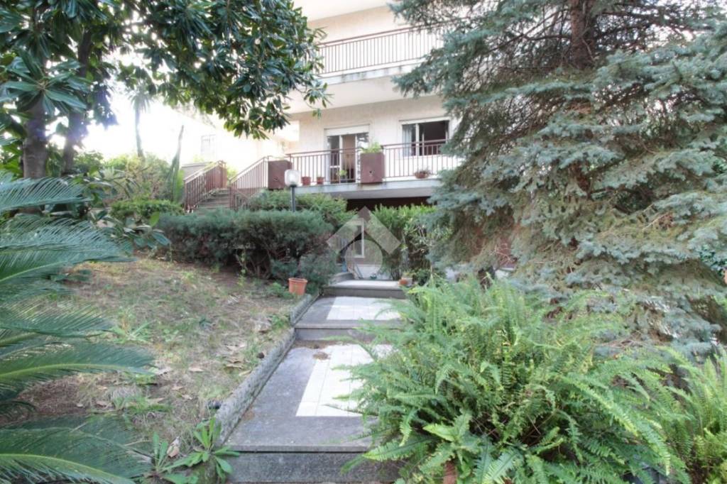 Villa Bifamiliare in vendita a Caserta via dei Giardini, 52
