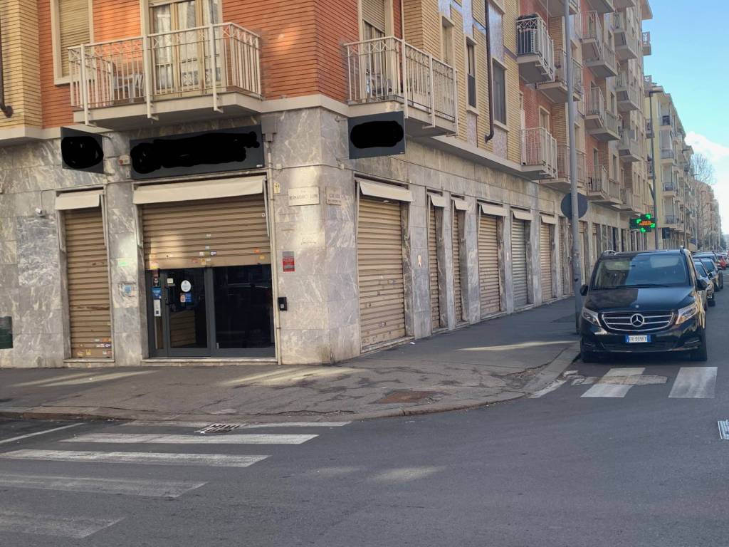 Negozio in vendita a Torino via Bernardino Luini, 145