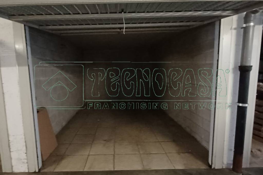 Garage in vendita a Urago d'Oglio via Europa, 4