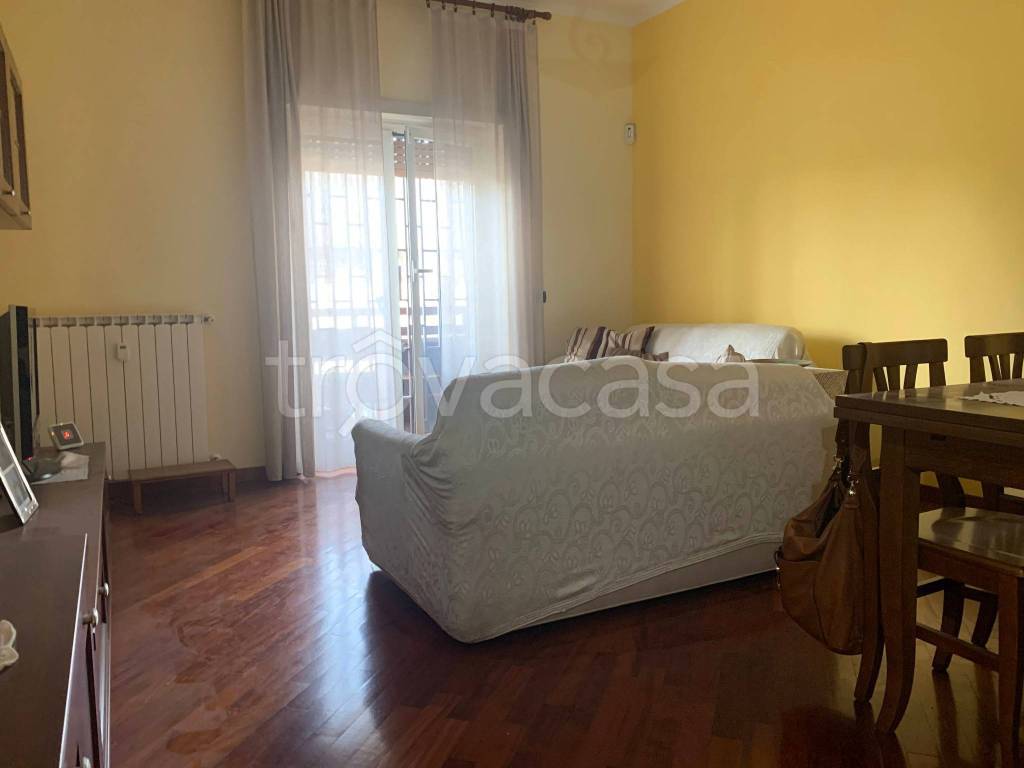 Appartamento in vendita a Guidonia Montecelio via Giosuè Carducci, 20