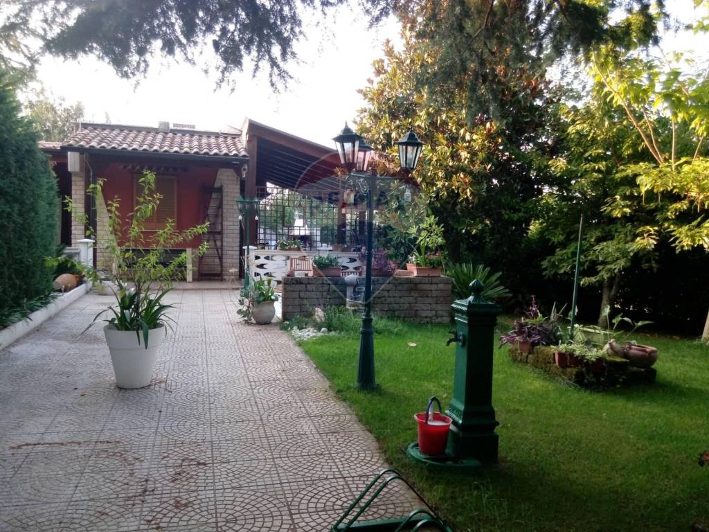 Villa in vendita a Cassano delle Murge via Delle Mimose, 18