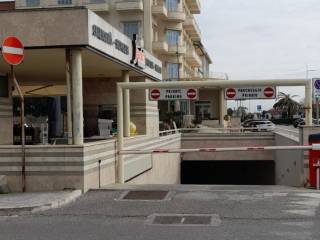 Garage in vendita a camaiore piazza lemmetti, 1