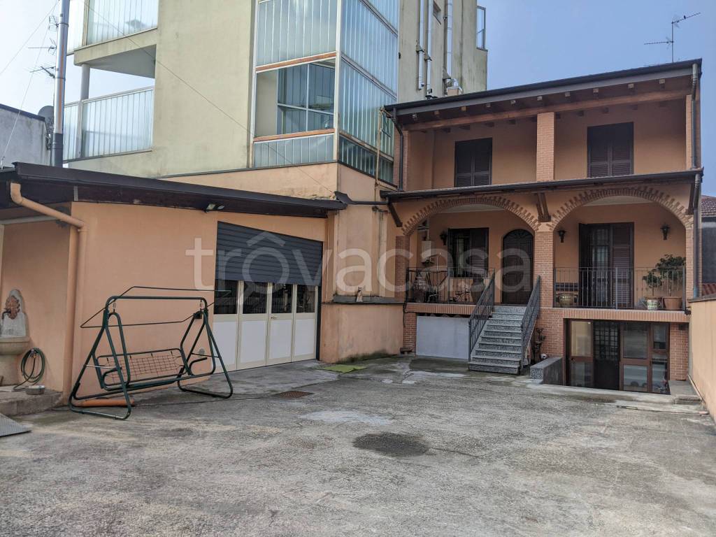 Villa Bifamiliare in vendita a Milano via Michele Pericle Negrotto