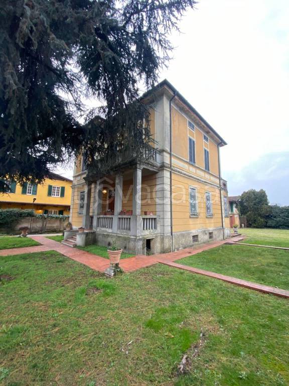 Villa in in vendita da privato a Robecco d'Oglio via Camillo Benso di Cavour, 42