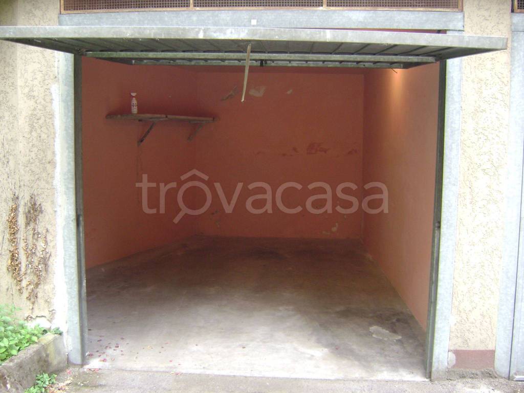 Garage in vendita ad Asti corso Casale, 6