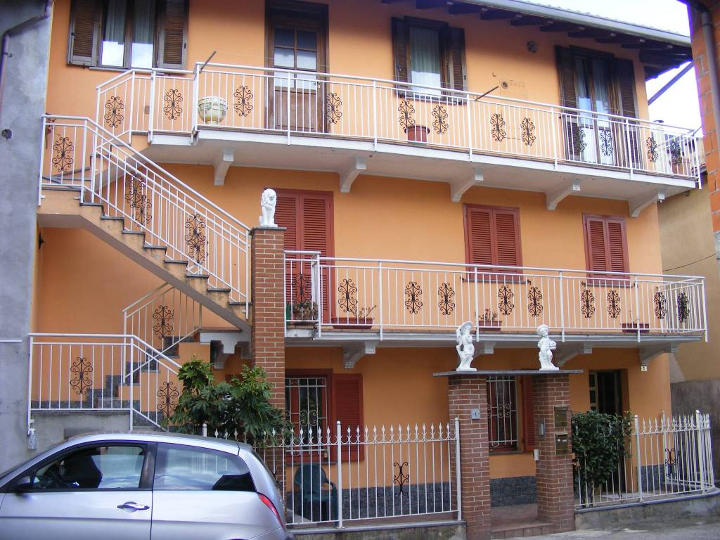 Casa Indipendente in vendita a Varallo Pombia vicolo Parachino