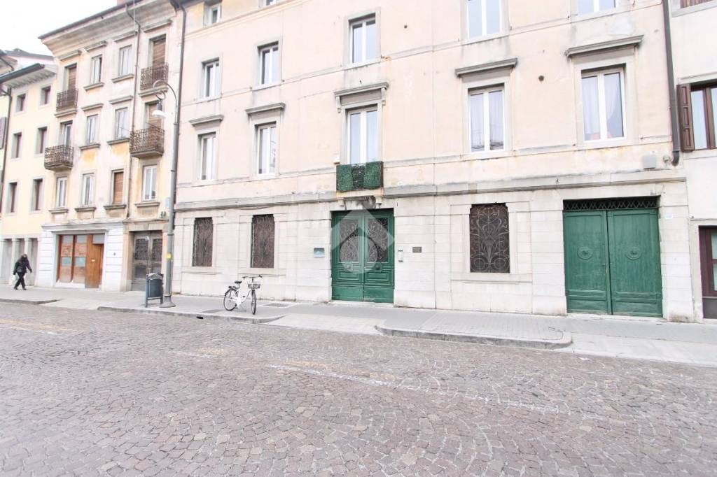 Appartamento in affitto a Udine via gemona, 58