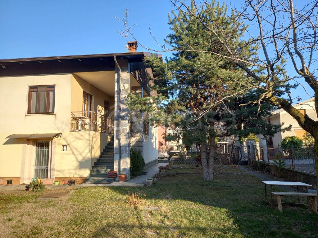 Villa in vendita a Dronero via Cervino, 11