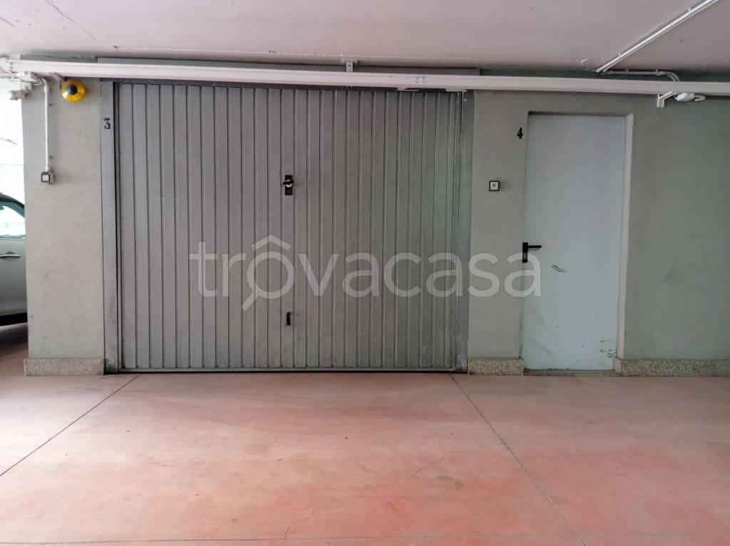 Garage in vendita a Cagliari via Giovanni Battista Tuveri, 120