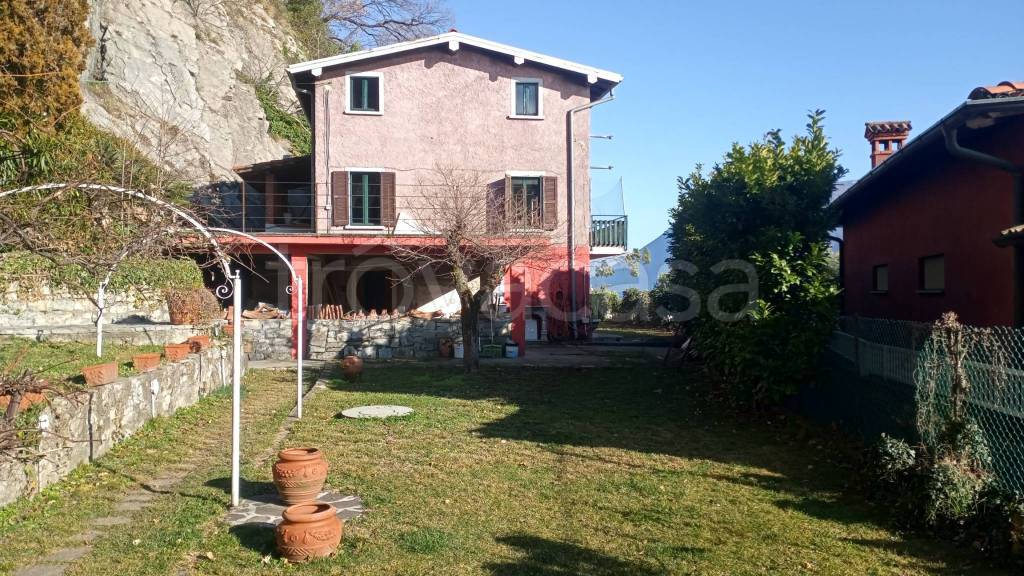 Villa in vendita a Valsolda via Statale