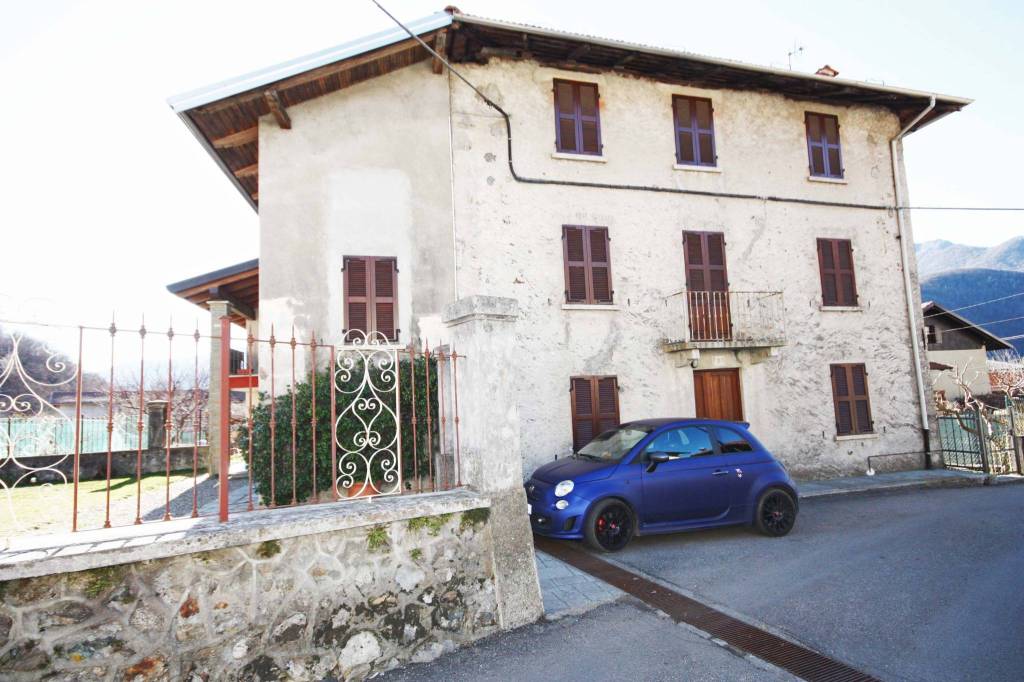 Casa Indipendente in vendita a Varallo via Ercole Durio, 7