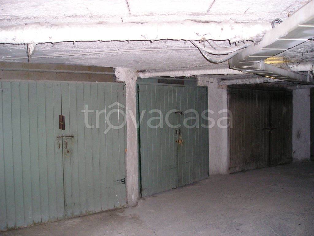 Garage in vendita ad Azzano San Paolo via Piave