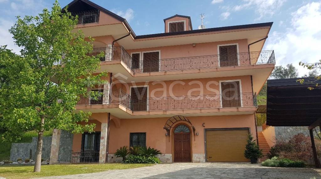 Villa in vendita a Montecorvino Pugliano via San Felice