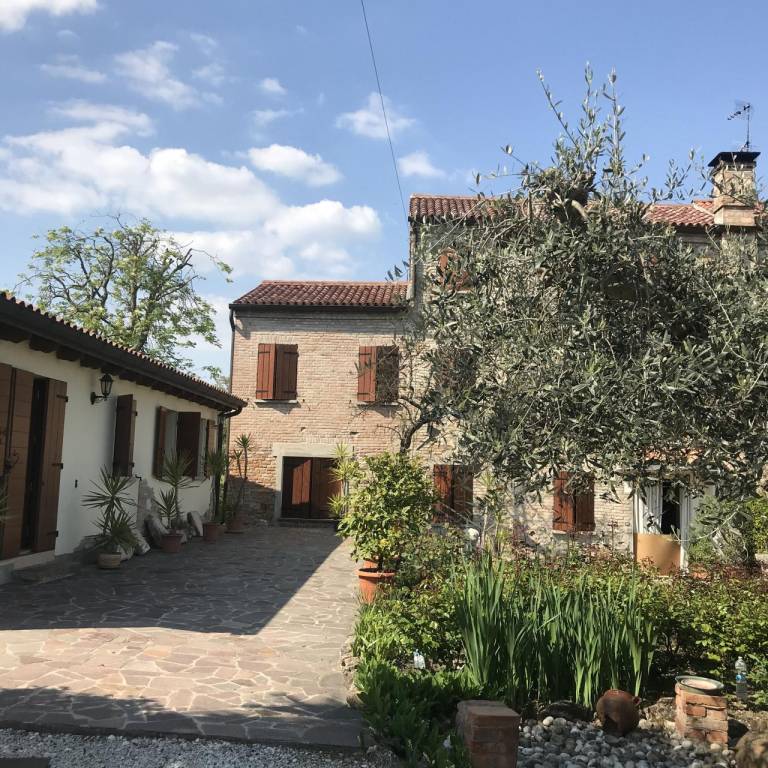 Villa Bifamiliare in vendita ad Arquà Petrarca via Mandonego