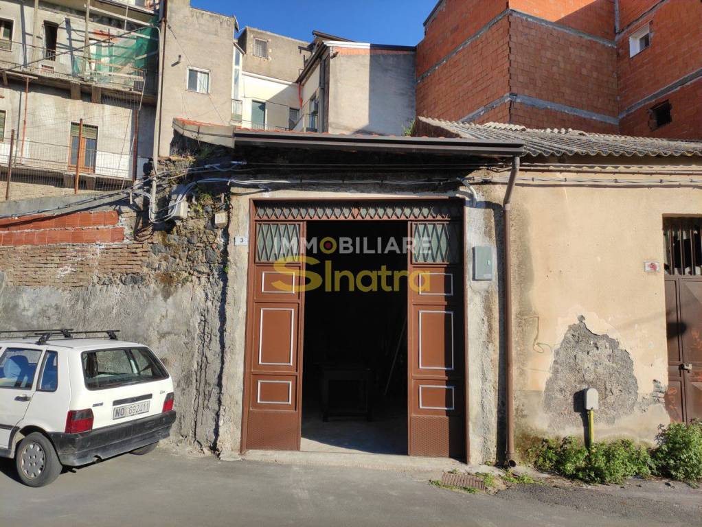 Magazzino in vendita a Paternò via Cesarea, 23