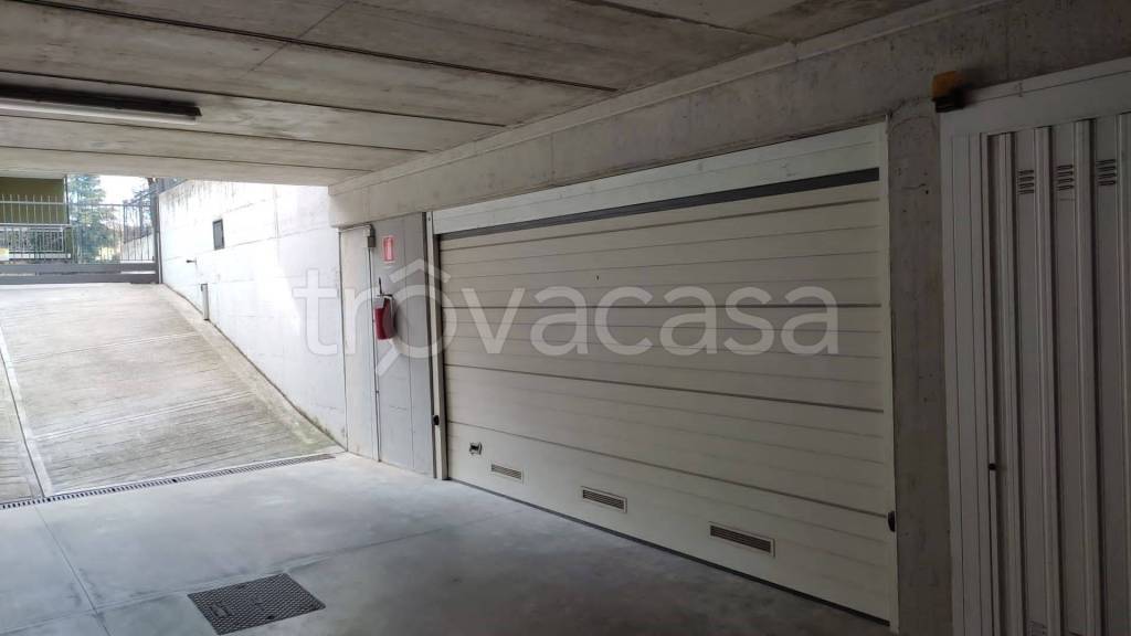 Garage in vendita a Dalmine via Alessandro Manzoni, 48