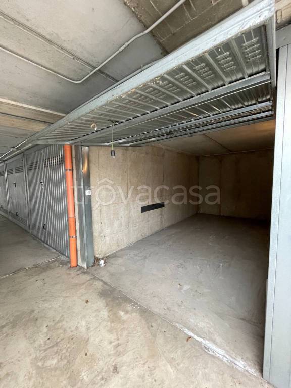 Garage in vendita a Vanzago via Assisi, 6