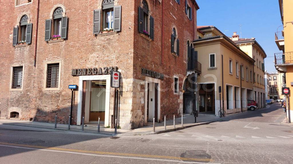 Negozio in vendita a Verona via Don Enrico Tazzoli, 18