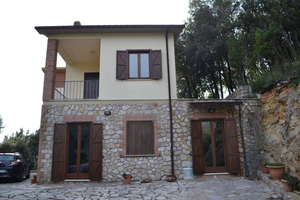 Villa in in vendita da privato a Poggio Catino via Ameraldo De Felice