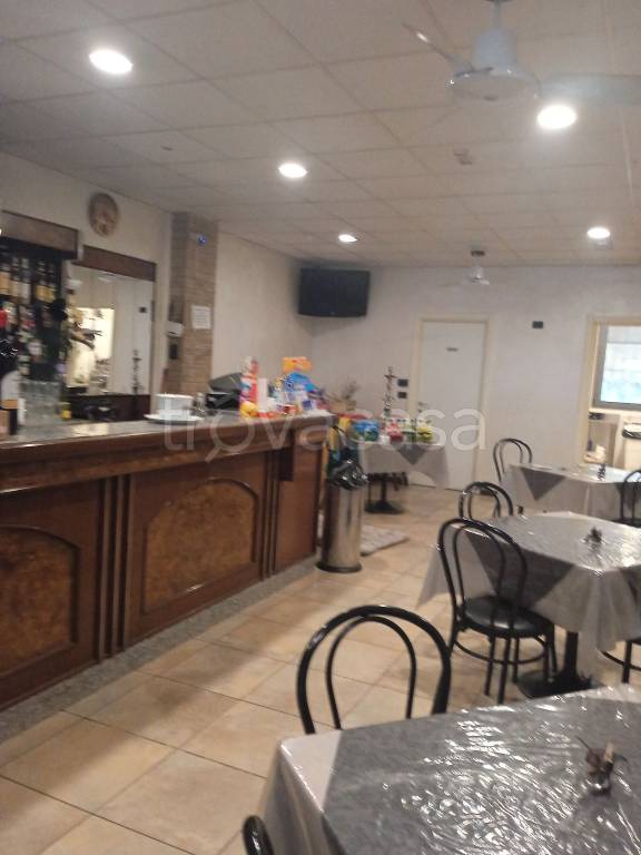 Bar in in vendita da privato a Bricherasio stradale Pinerolo, 38