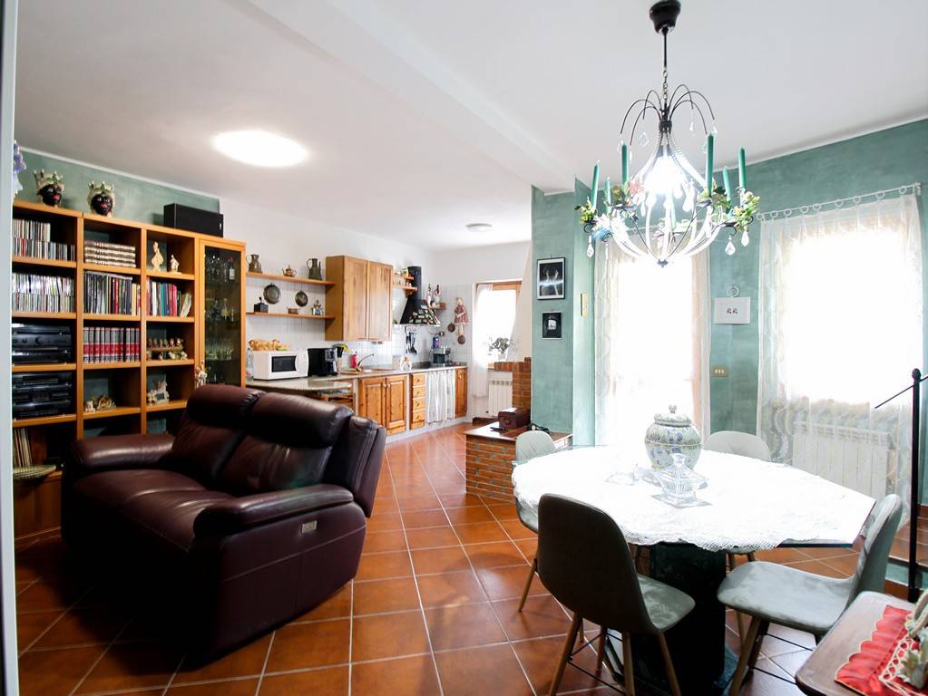 Villa a Schiera in vendita a Poggio Catino via delle chiuselle, 5