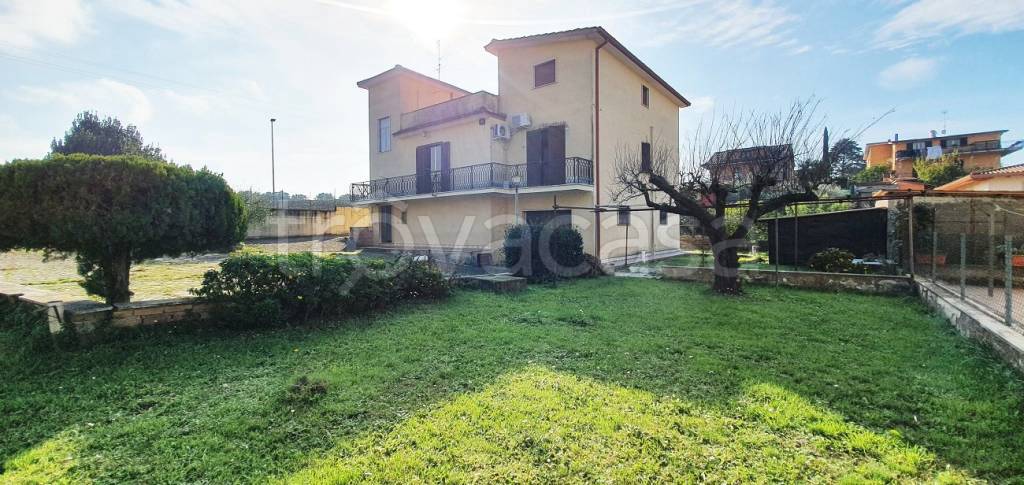 Villa in vendita ad Ardea via del Villaggio Ardeatino