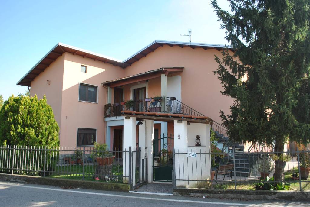Villa Bifamiliare in vendita a Caresanablot via Custoza
