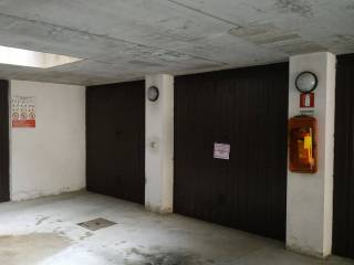 Garage in affitto a cesate via sarca, 18