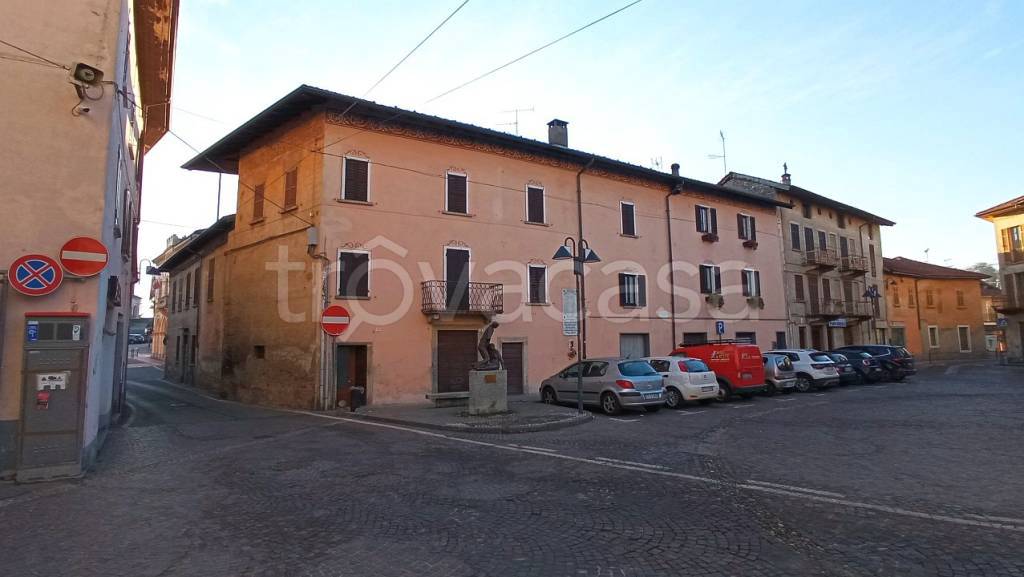 Casa Indipendente in vendita a Invorio piazza Vittorio Veneto
