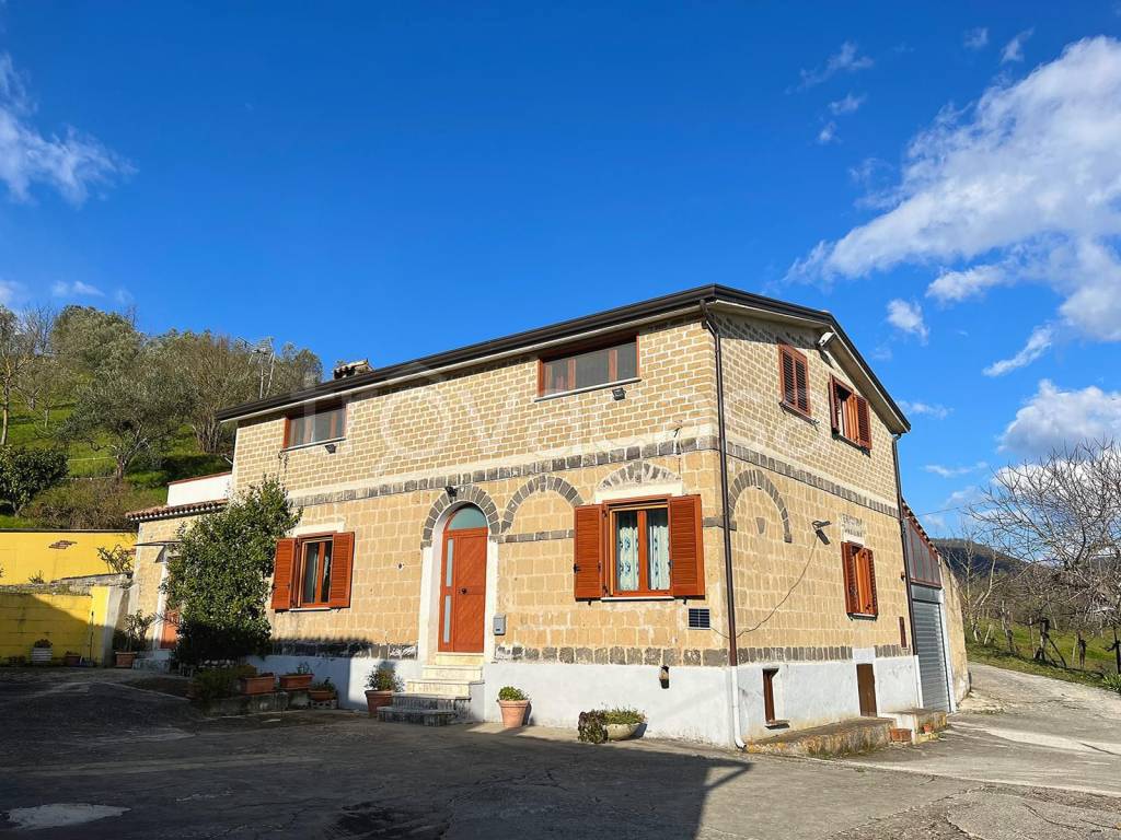 Villa in vendita a Piana di Monte Verna